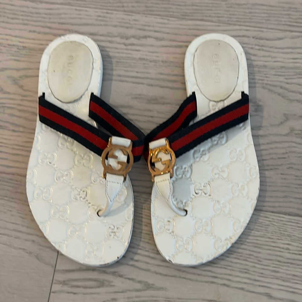 White Gucci sandals size 34
